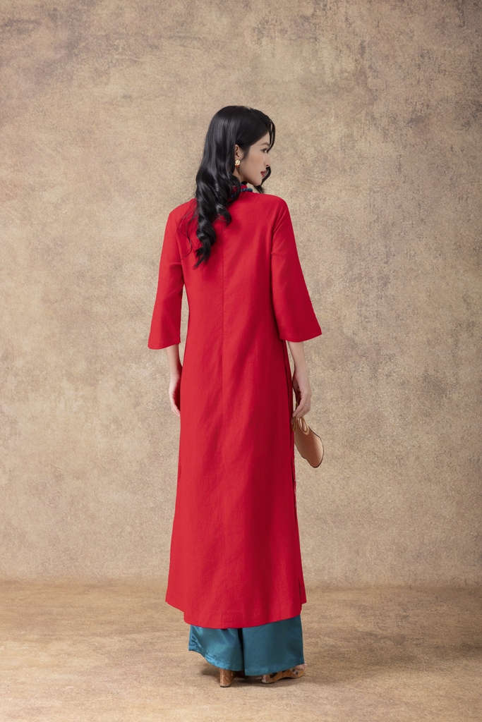 M COLLECTION | Áo Dài Tết Trung Niên Tặng Mẹ Phom Suông Cổ Truyền Thống Vải Linen Thêu Hoa L13090LW01