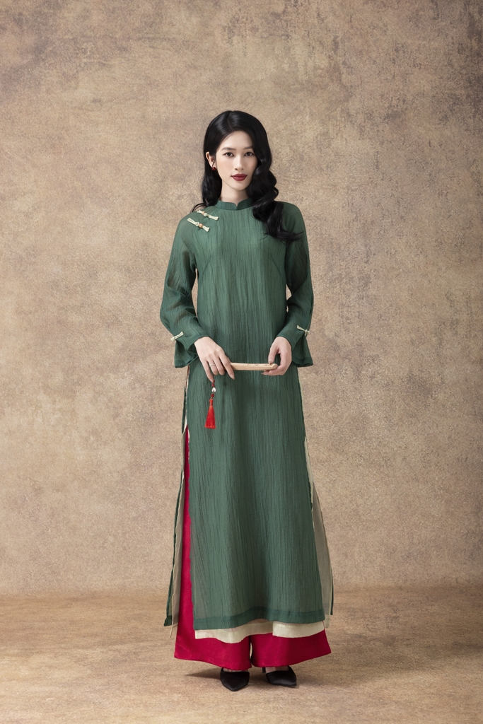 SWANLAKE | Áo Dài Cách Tân Nữ Mộc Tâm Phom Suông Cổ Trụ Tà Kép Chất Vải Xốp Hàn Đính Nút L13122LW01