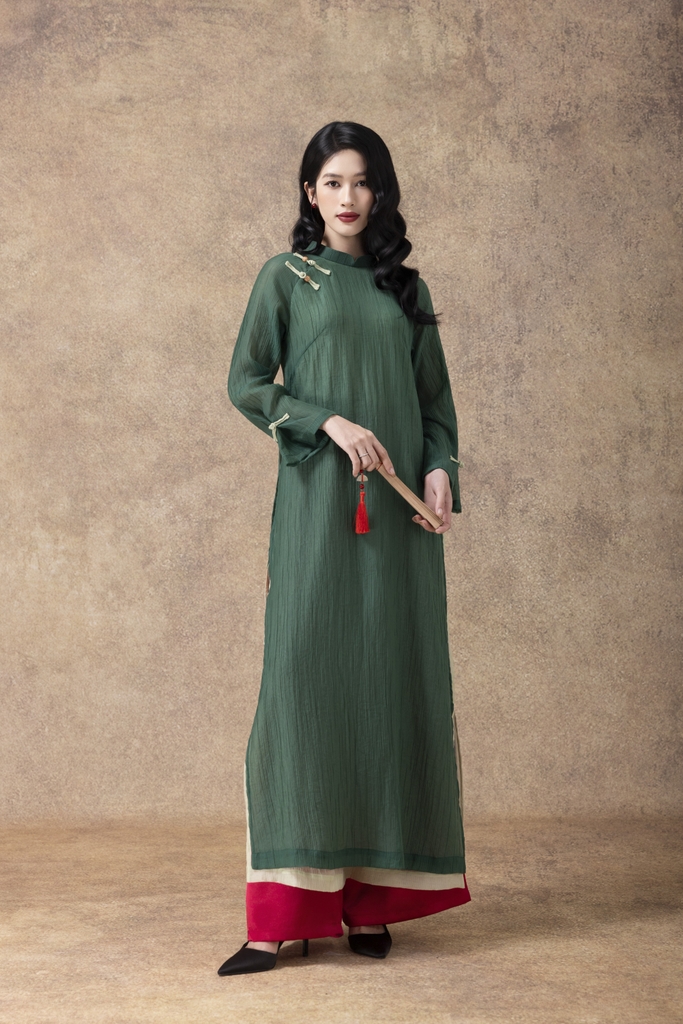 SWANLAKE | Áo Dài Cách Tân Nữ Mộc Tâm Phom Suông Cổ Trụ Tà Kép Chất Vải Xốp Hàn Đính Nút L13122LW01