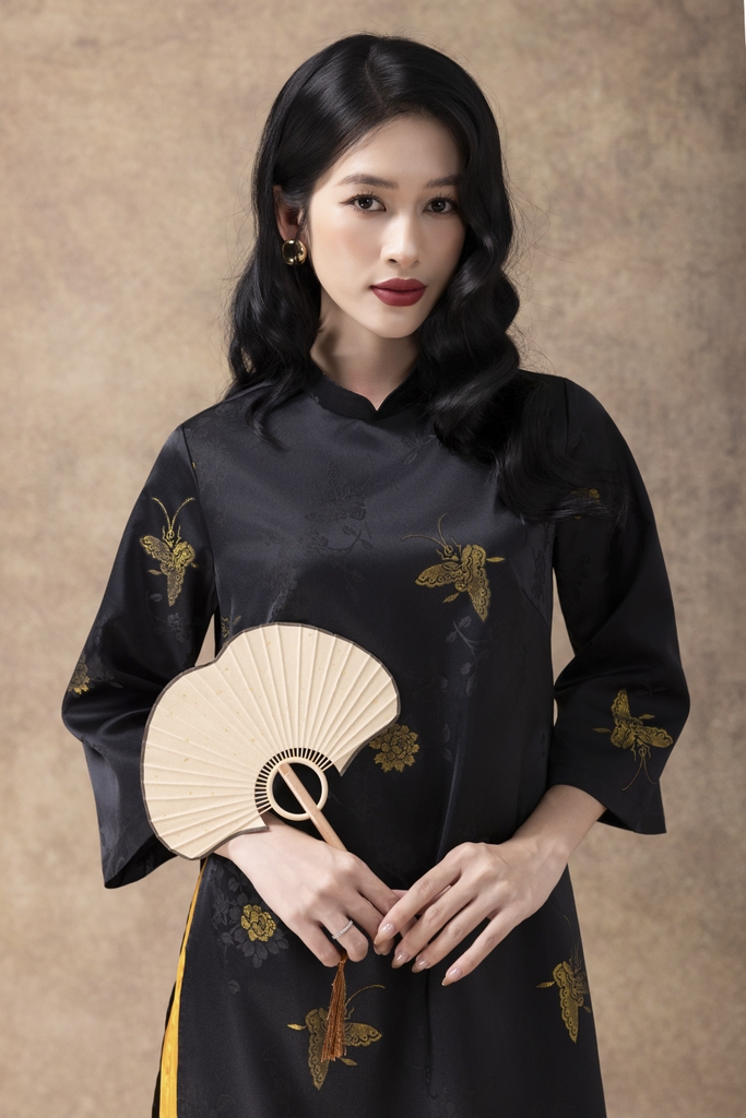 M COLLECTION | Áo Dài Tết Trung Niên Tặng Mẹ Vải Gấm Cao Cấp Cổ Trụ Dáng Suông Truyền Thống L13080LW01