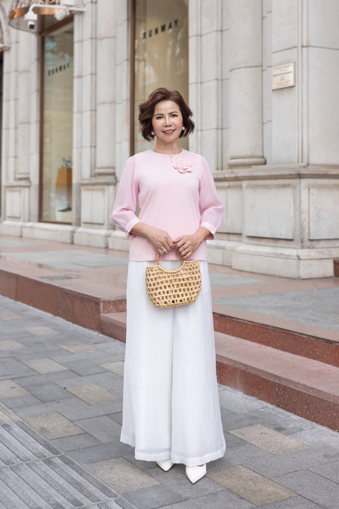 M Collection | Áo Trung Niên Nữ Tặng Mẹ, Tặng Bà Chất Lụa Ngọc Đính Hoa 3D Sang Trọng A12385LW01