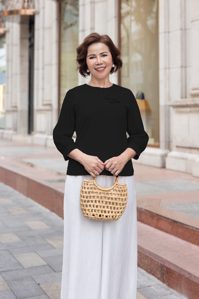 M Collection | Áo Trung Niên Nữ Tặng Mẹ, Tặng Bà Chất Lụa Ngọc Đính Hoa 3D Sang Trọng A12385LW01