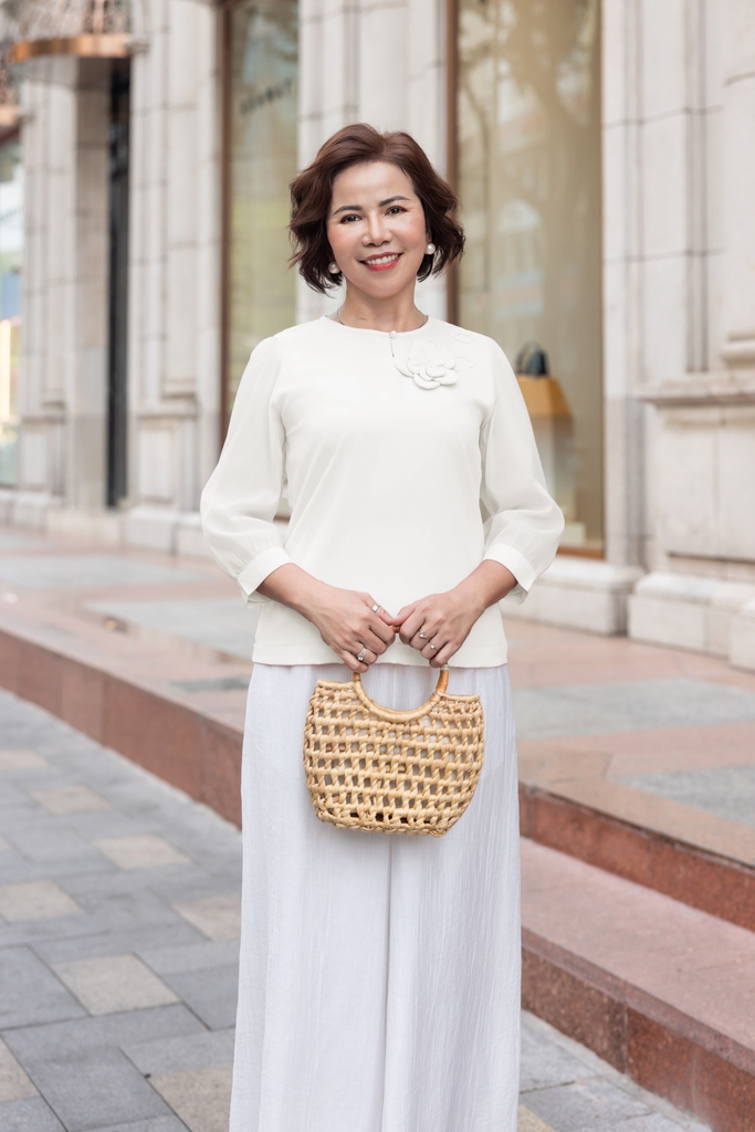 M Collection | Áo Trung Niên Nữ Tặng Mẹ, Tặng Bà Chất Lụa Ngọc Đính Hoa 3D Sang Trọng A12385LW01