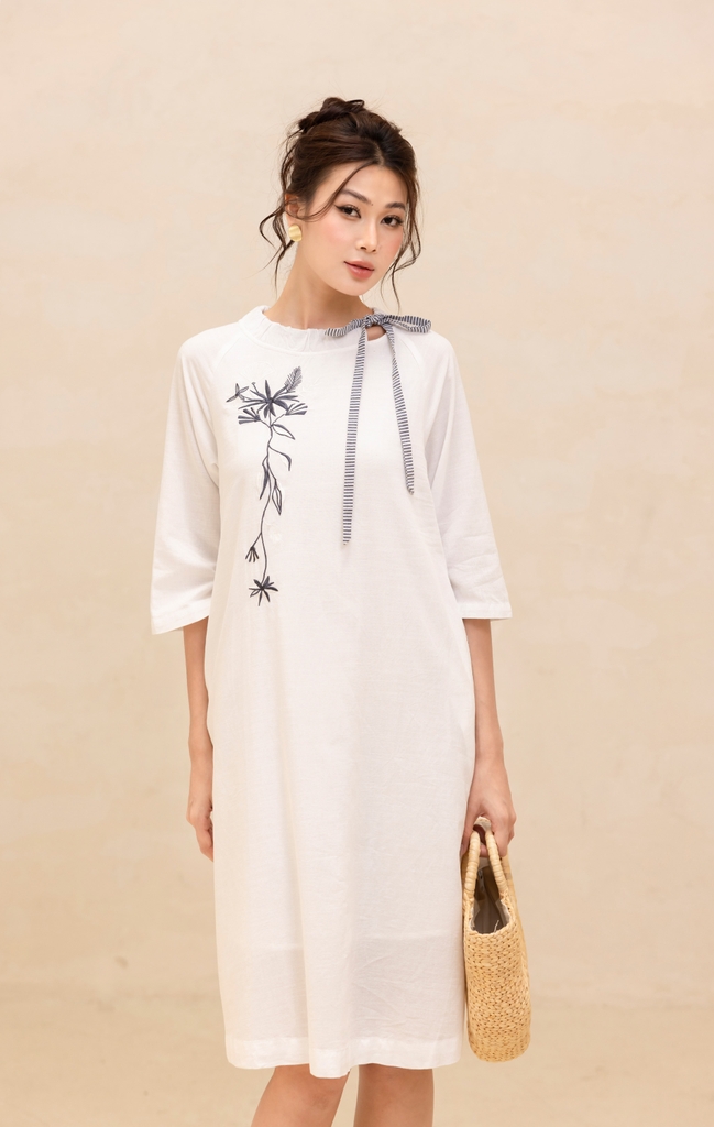 Đầm Nữ Phom Suông Linen Trơn Thêu Cổ Thuyền Dài Qua Gối Swanlake - D12384LW01