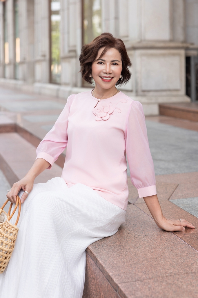 M Collection | Áo Trung Niên Nữ Tặng Mẹ, Tặng Bà Chất Lụa Ngọc Đính Hoa 3D Sang Trọng A12385LW01