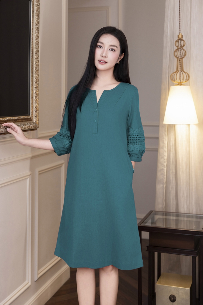 SWANLAKE | Váy Đầm Nữ Suông Cổ Trụ Cài Nút Vải Linen Tay Lỡ Phồng Thêu Hoa Phối Lưới Công Sở D12815LW01