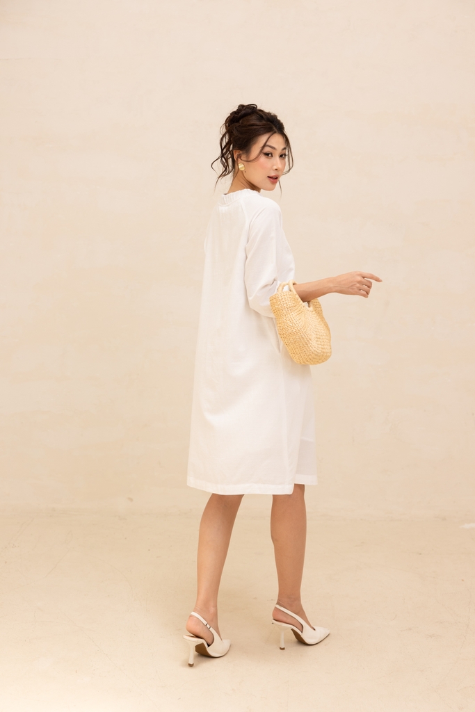 Đầm Nữ Phom Suông Linen Trơn Thêu Cổ Thuyền Dài Qua Gối Swanlake - D12384LW01