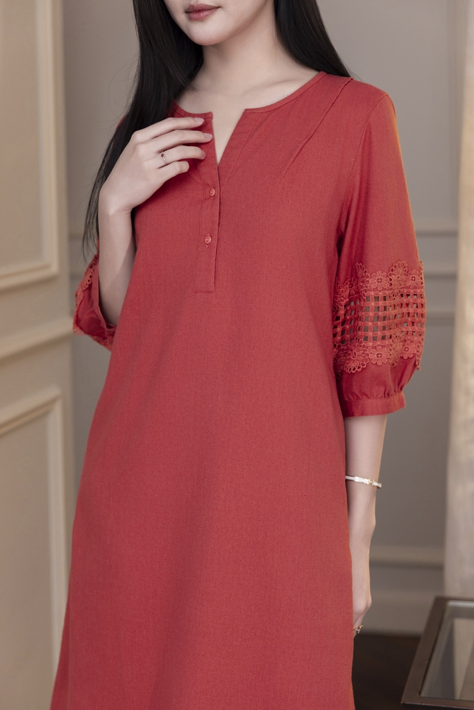 SWANLAKE | Váy Đầm Nữ Suông Cổ Trụ Cài Nút Vải Linen Tay Lỡ Phồng Thêu Hoa Phối Lưới Công Sở D12815LW01