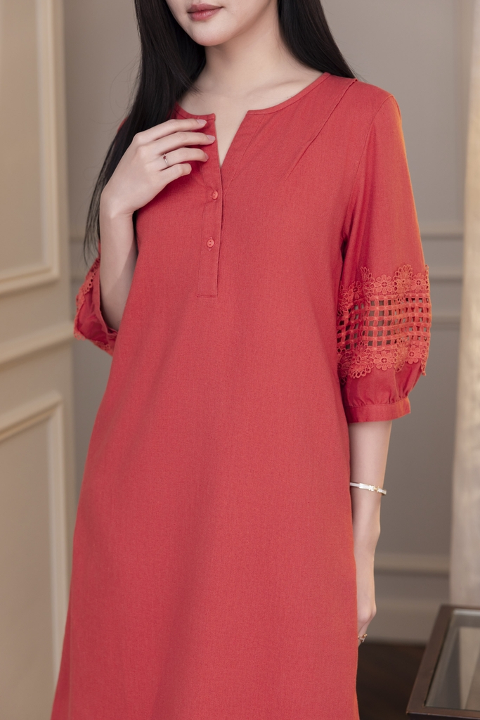 SWANLAKE | Váy Đầm Nữ Suông Cổ Trụ Cài Nút Vải Linen Tay Lỡ Phồng Thêu Hoa Phối Lưới Công Sở D12815LW01