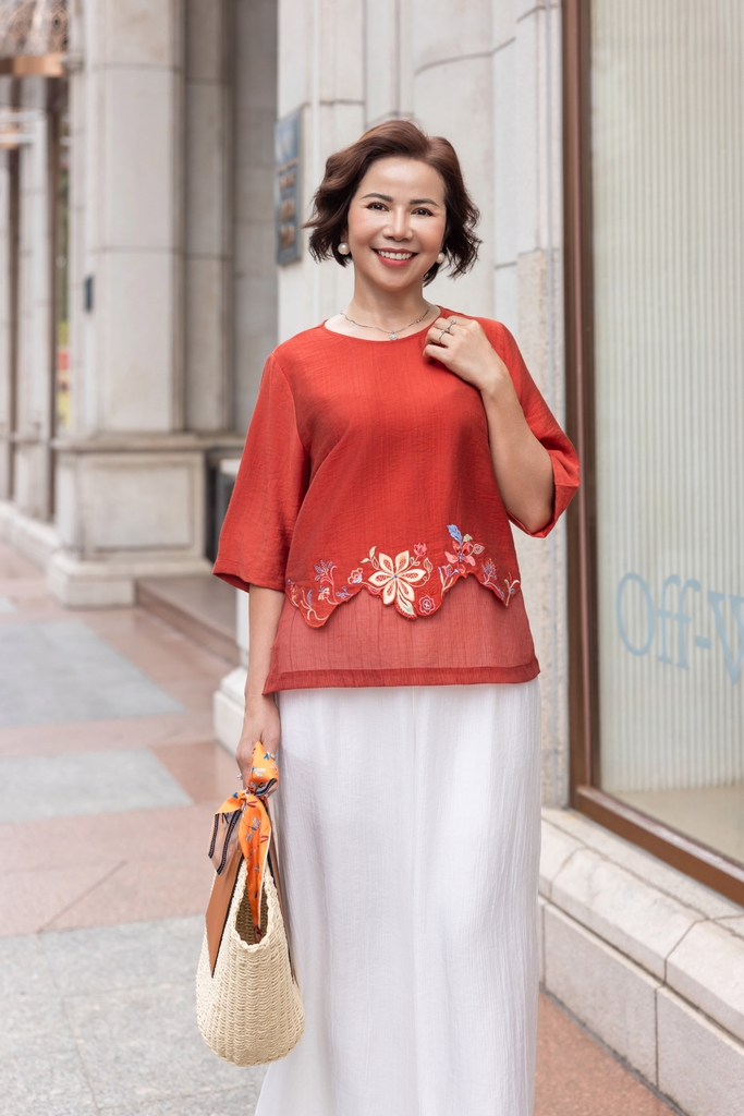 M COLLECTION | Áo Nữ Trung Niên Tặng Mẹ Bà Vải Lụa Hàn Phối Tơ Thêu Hoa Sang Trọng Tay Lỡ A12493