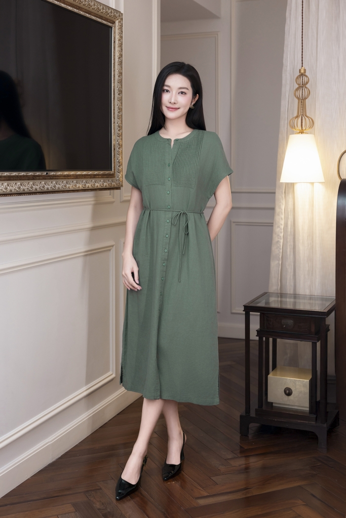 SWANLAKE | Váy Đầm Nữ Midi Suông Cổ Trụ Cài Nút Xếp Ly Vải Linen Dây Thắt Eo Xẻ Tà Công Sở D12752LW01