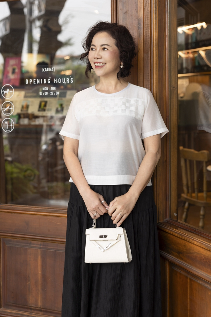 M COLLECTION | Áo Trung Niên Tặng Mẹ Mặc Hằng Ngày Ô Đan Dây Tơ Xốp A11471LW01