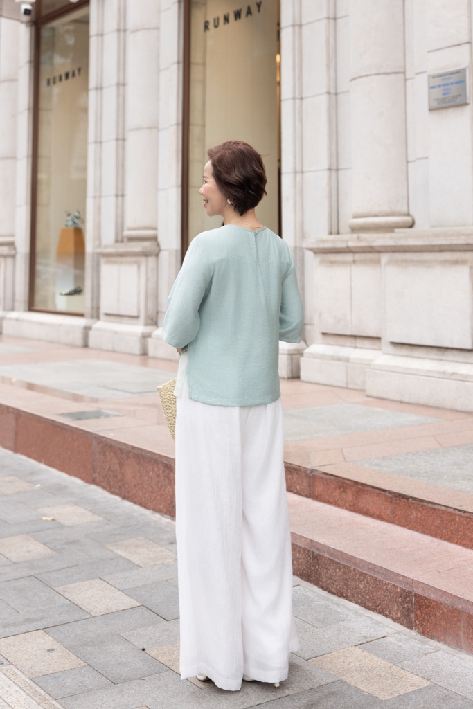 M COLLECTION | Áo Nữ Trung Niên Tặng Mẹ Bà Vải Lụa Hàn Phối Tơ Thêu Hoa Sang Trọng Tay Lỡ A12493