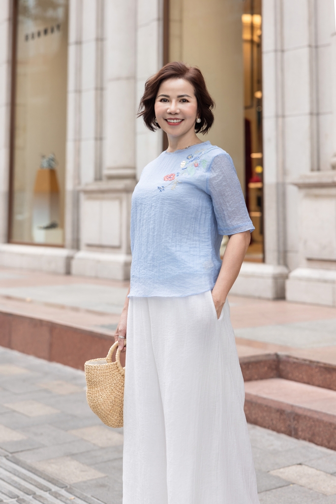 M Collection | Áo Trung Niên Nữ Tặng Mẹ, Tặng Bà Tơ Thêu Sang Trọng Tay Lỡ A12343LW01