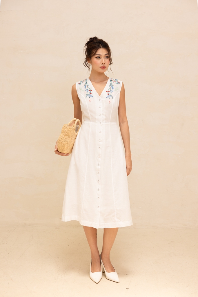 Đầm Sát Nách Chiết Eo Linen Thêu Phom Dài Swanlake - D12420LW01