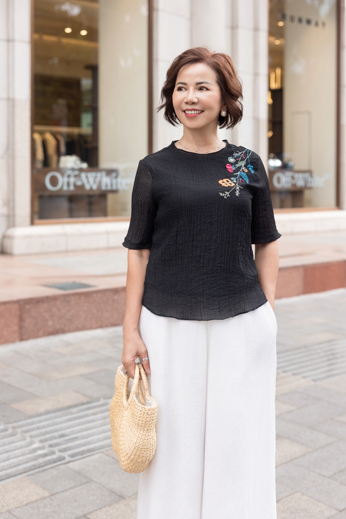 M Collection | Áo Trung Niên Nữ Tặng Mẹ, Tặng Bà Tơ Thêu Sang Trọng Tay Lỡ A12343LW01