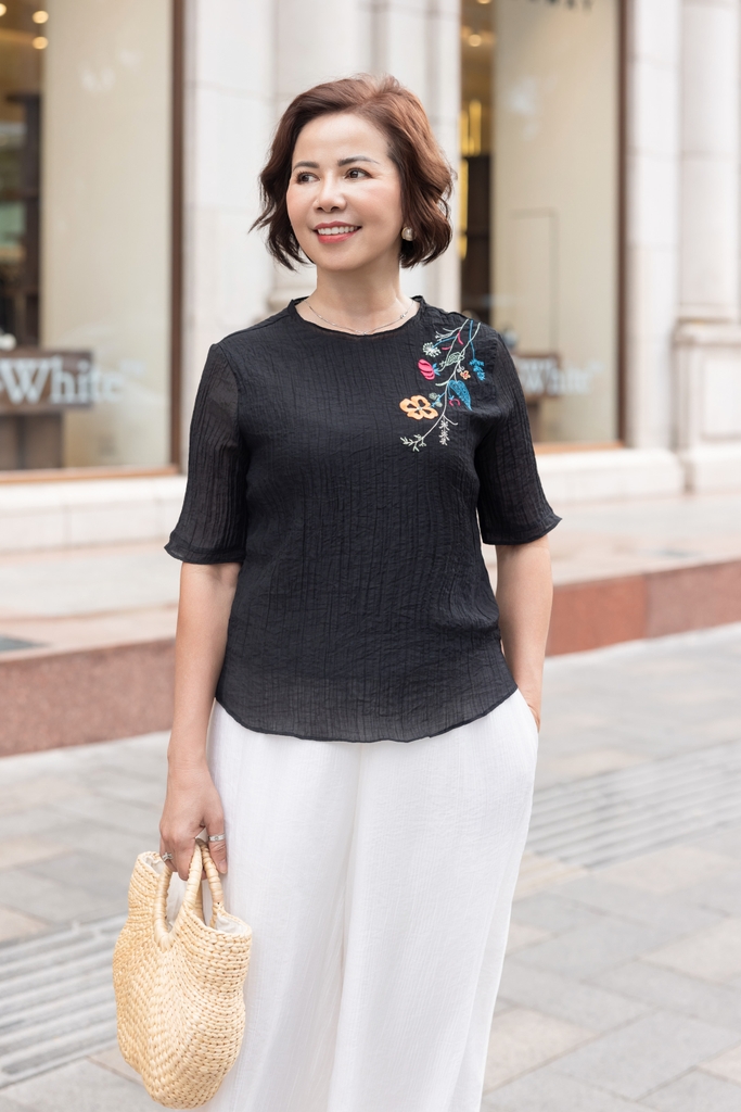 M Collection | Áo Trung Niên Nữ Tặng Mẹ, Tặng Bà Tơ Thêu Sang Trọng Tay Lỡ A12343LW01