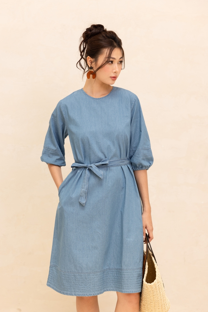 Đầm Nữ Jeans Phom Suông Rộng Thêu Tay Swanlake - D12440LW01
