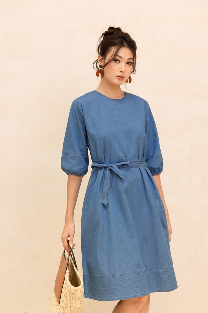 Đầm Nữ Jeans Phom Suông Rộng Thêu Tay Swanlake - D12440LW01