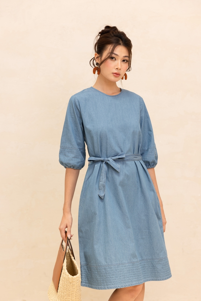 Đầm Nữ Jeans Phom Suông Rộng Thêu Tay Swanlake - D12440LW01
