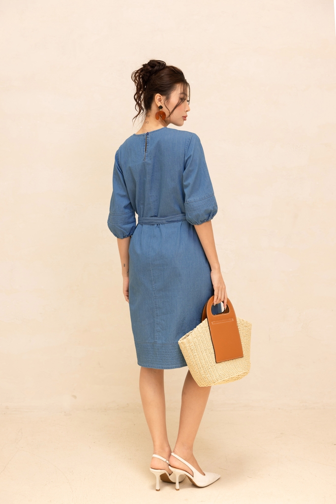 Đầm Nữ Jeans Phom Suông Rộng Thêu Tay Swanlake - D12440LW01