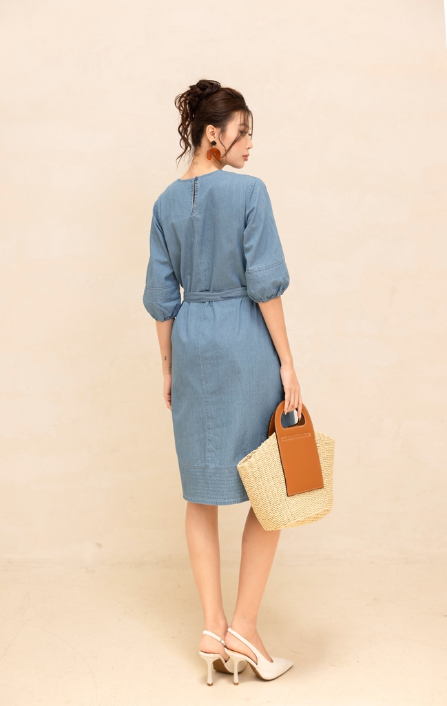 Đầm Nữ Jeans Phom Suông Rộng Thêu Tay Swanlake - D12440LW01
