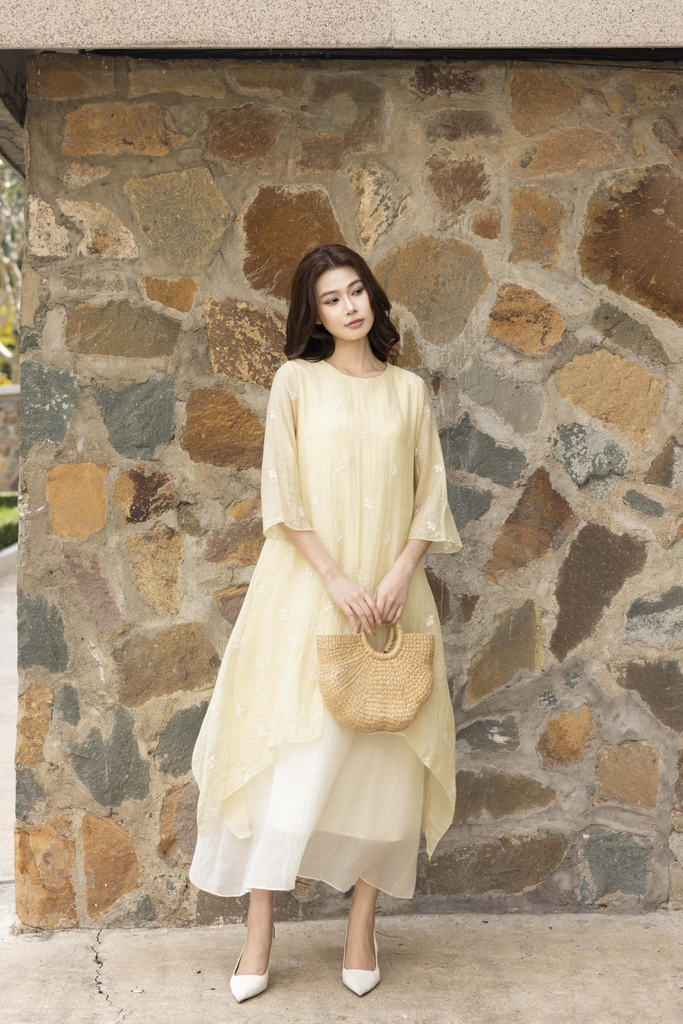 SWANLAKE | Váy Đầm Nữ Suông Cổ Tròn Tay Lỡ Chất Tơ Xốp Hàn Thêu Hoa Xẻ Tà Nhiều Lớp Dự Tiệc D13542LW01