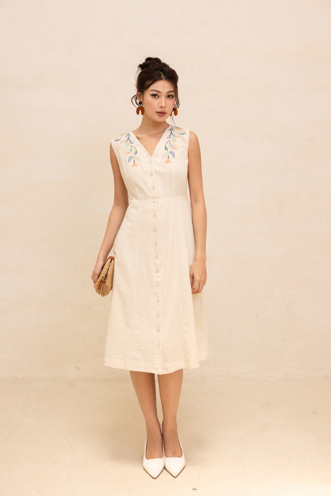 Đầm Sát Nách Chiết Eo Linen Thêu Phom Dài Swanlake - D12420LW01