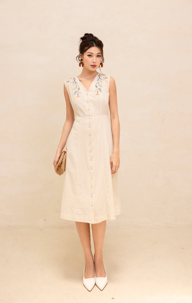 Đầm Sát Nách Chiết Eo Linen Thêu Phom Dài Swanlake - D12420LW01