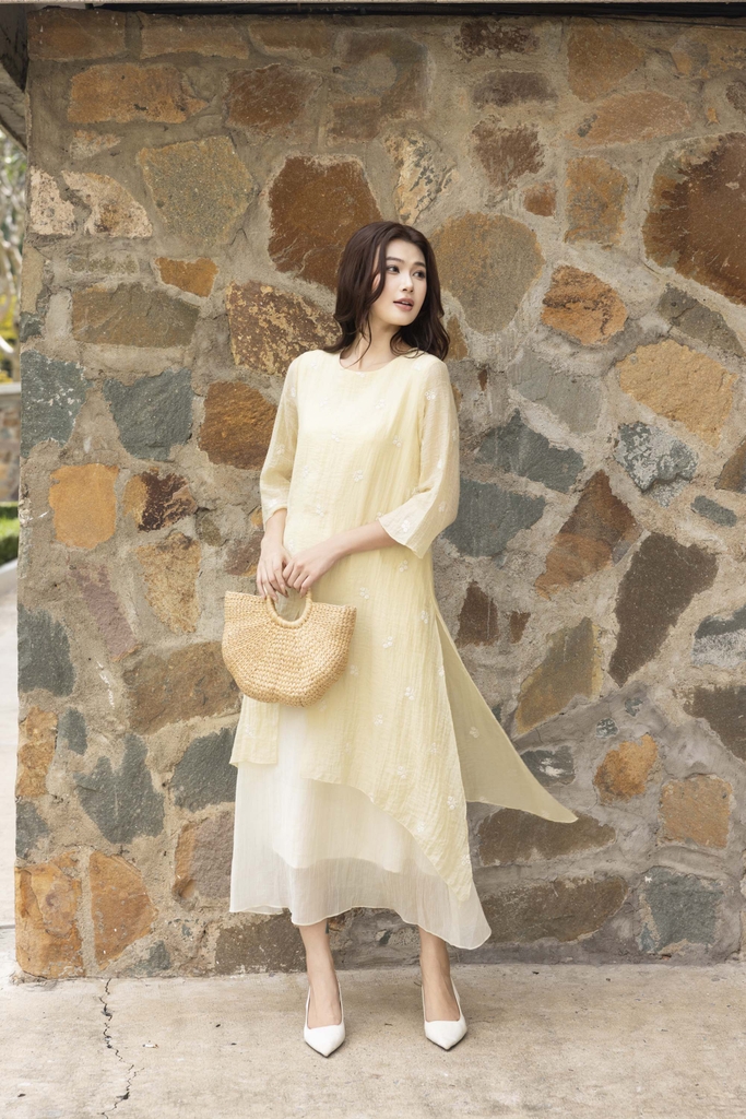 SWANLAKE | Váy Đầm Nữ Suông Cổ Tròn Tay Lỡ Chất Tơ Xốp Hàn Thêu Hoa Xẻ Tà Nhiều Lớp Dự Tiệc D13542LW01