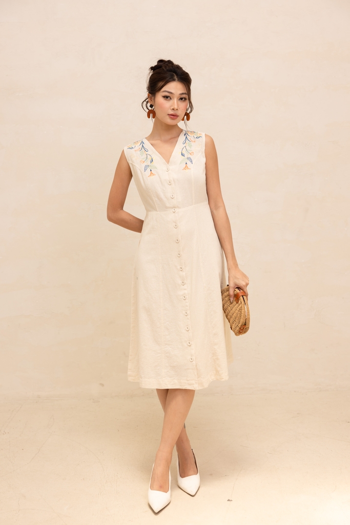 Đầm Sát Nách Chiết Eo Linen Thêu Phom Dài Swanlake - D12420LW01