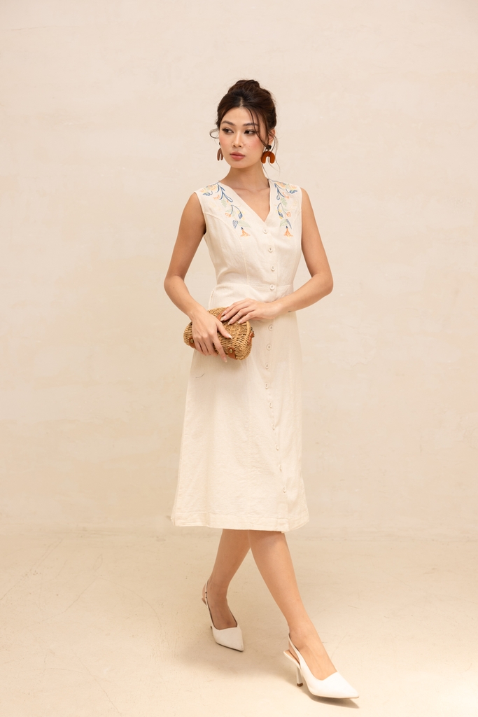 Đầm Sát Nách Chiết Eo Linen Thêu Phom Dài Swanlake - D12420LW01