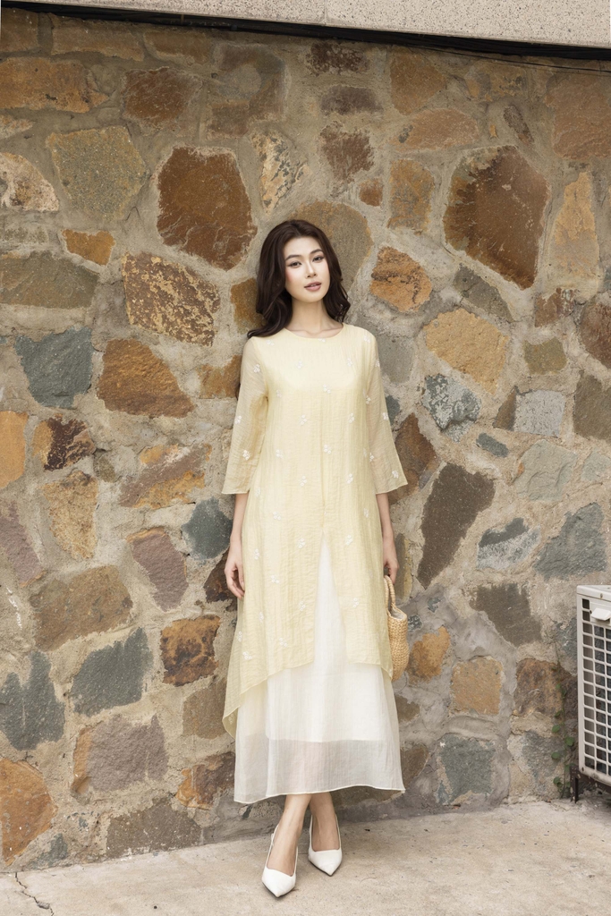 SWANLAKE | Váy Đầm Nữ Suông Cổ Tròn Tay Lỡ Chất Tơ Xốp Hàn Thêu Hoa Xẻ Tà Nhiều Lớp Dự Tiệc D13542LW01
