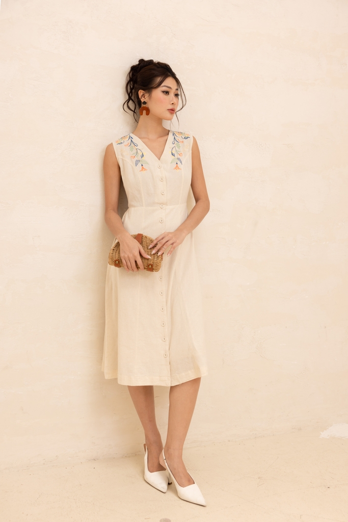 Đầm Sát Nách Chiết Eo Linen Thêu Phom Dài Swanlake - D12420LW01