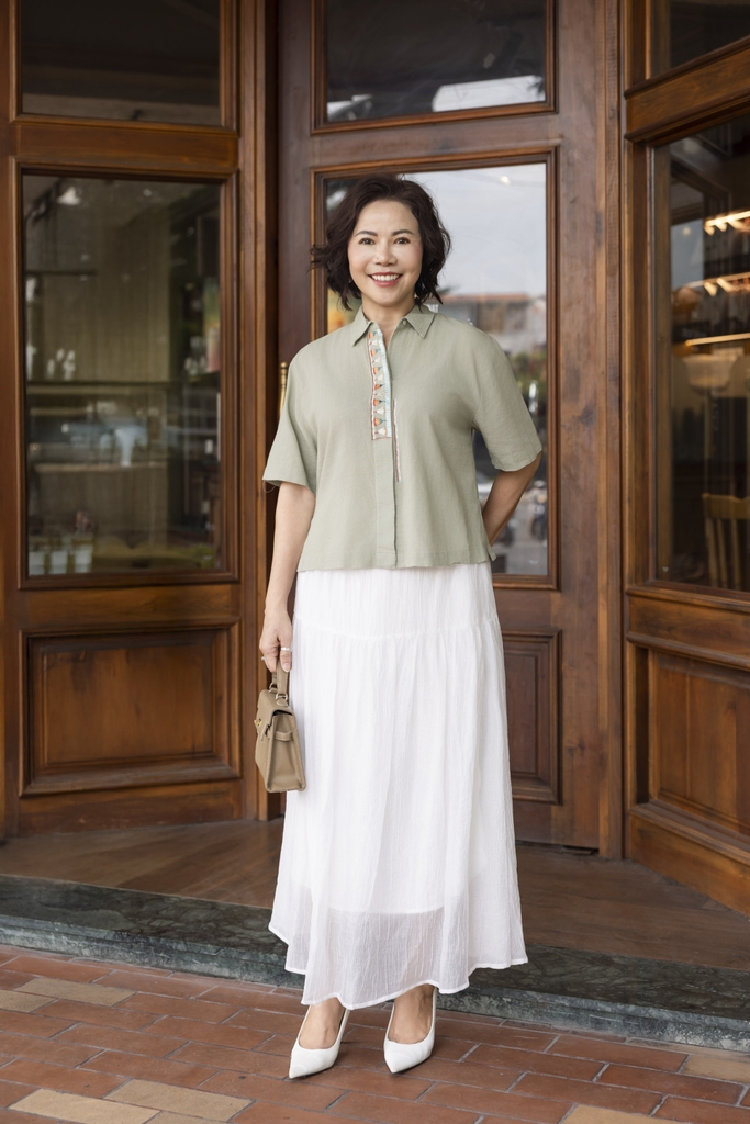 M COLLECTION | Áo Sơ Mi Trung Niên Linen Thoáng Mát Trẻ Trung Tặng Mẹ Mặc Hằng Ngày A12530LW01