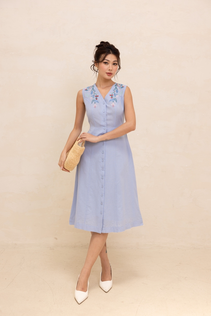 Đầm Sát Nách Chiết Eo Linen Thêu Phom Dài Swanlake - D12420LW01