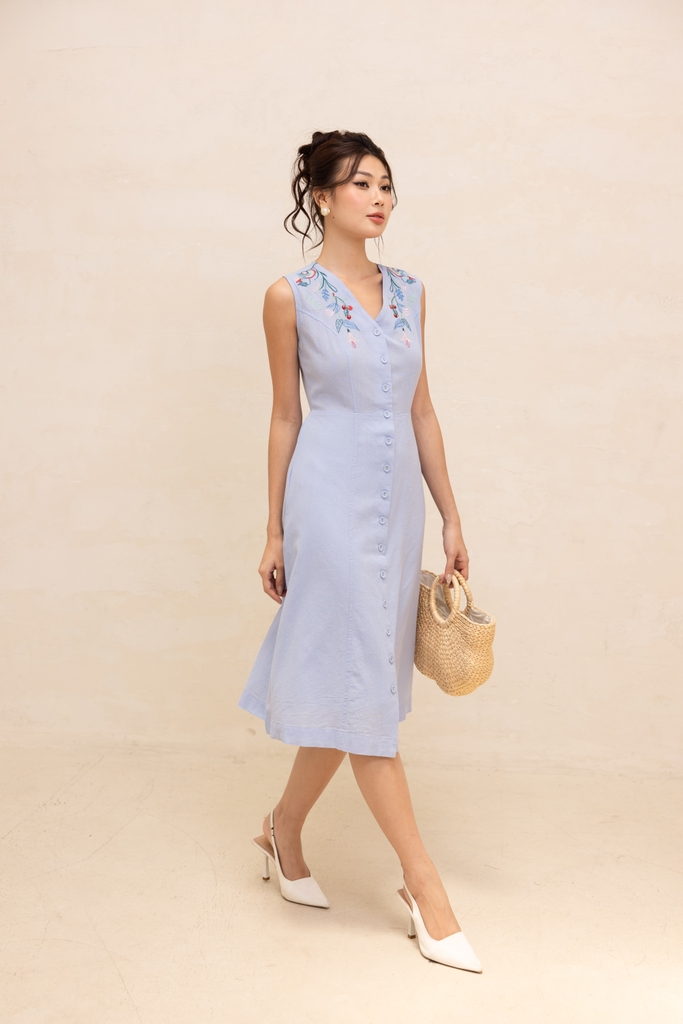 Đầm Sát Nách Chiết Eo Linen Thêu Phom Dài Swanlake - D12420LW01