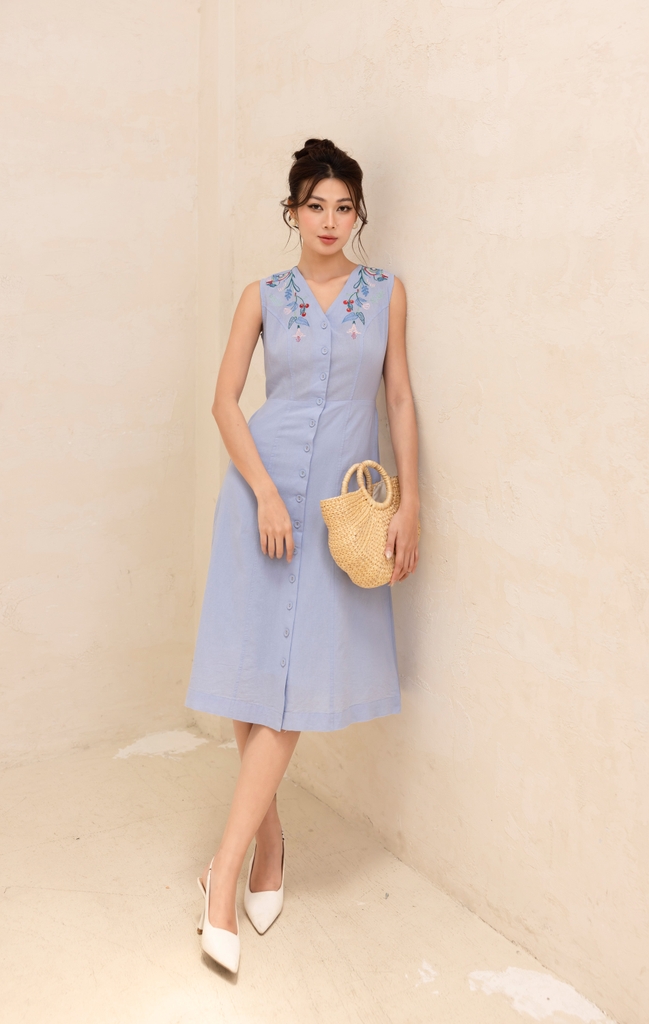 Đầm Sát Nách Chiết Eo Linen Thêu Phom Dài Swanlake - D12420LW01