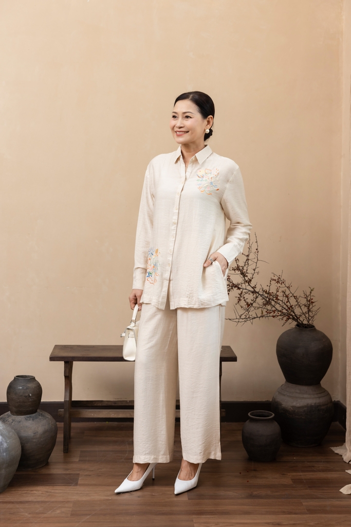 M Collection | Set Bộ Sơ Mi Quần Suông Chất Lụa Hàn Thêu Hoạ Tiết Hoa - B11951LW01