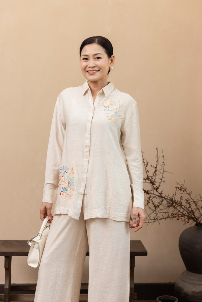 M Collection | Set Bộ Sơ Mi Quần Suông Chất Lụa Hàn Thêu Hoạ Tiết Hoa - B11951LW01