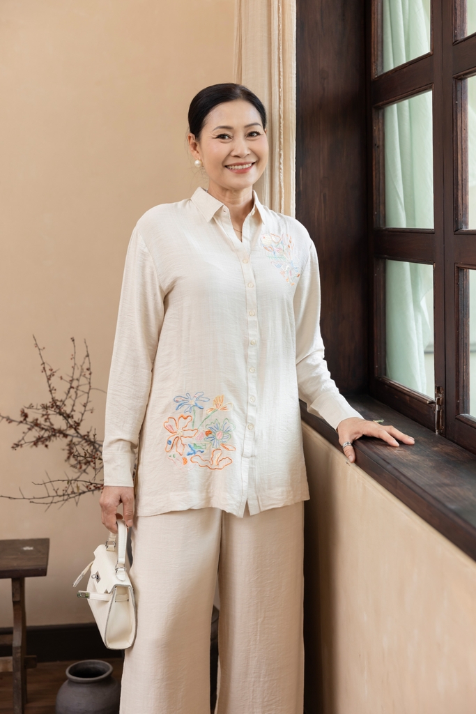 M Collection | Set Bộ Sơ Mi Quần Suông Chất Lụa Hàn Thêu Hoạ Tiết Hoa - B11951LW01