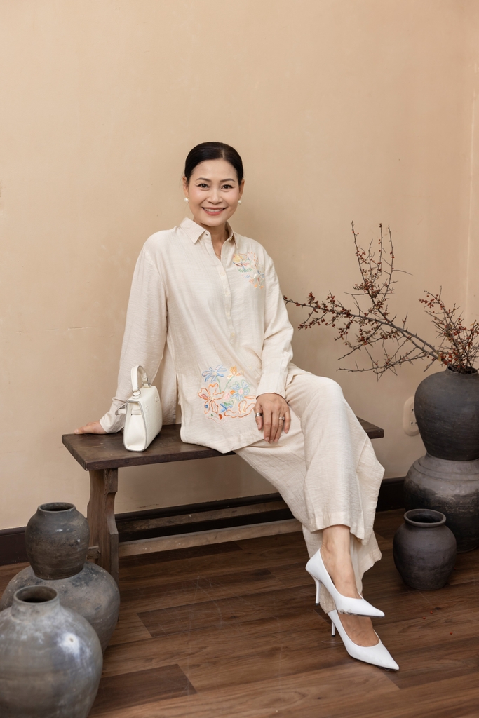 M Collection | Set Bộ Sơ Mi Quần Suông Chất Lụa Hàn Thêu Hoạ Tiết Hoa - B11951LW01