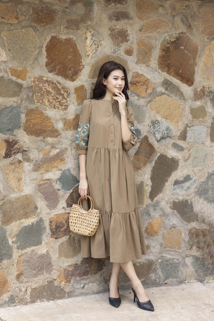 SWANLAKE | Váy Đầm Nữ Maxi Đuôi Cá Xòe Vải Cotton Tay Lỡ Thêu Hoa Cổ Trụ Cài Nút Công Sở D13567LW01