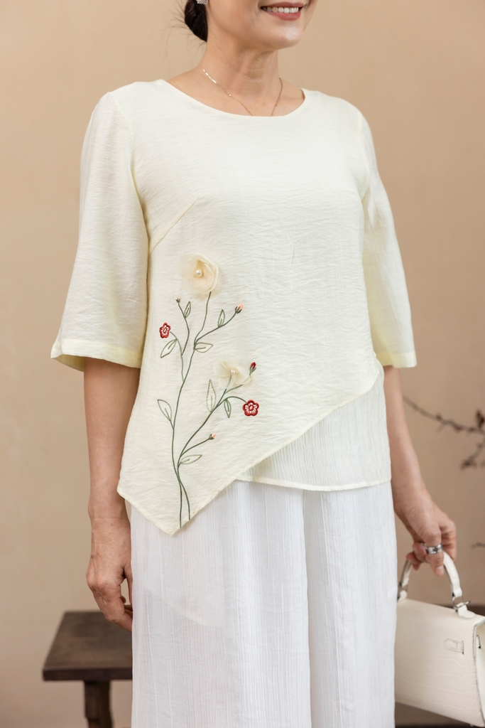 M Collection | Áo Kiểu Trung Niên Tặng Mẹ Phom Suông Lớp Ngoài Vạt Xéo Thêu Kết Hợp Đính Hoa 3D Chất Liệu Lụa Hàn - A12412LW01