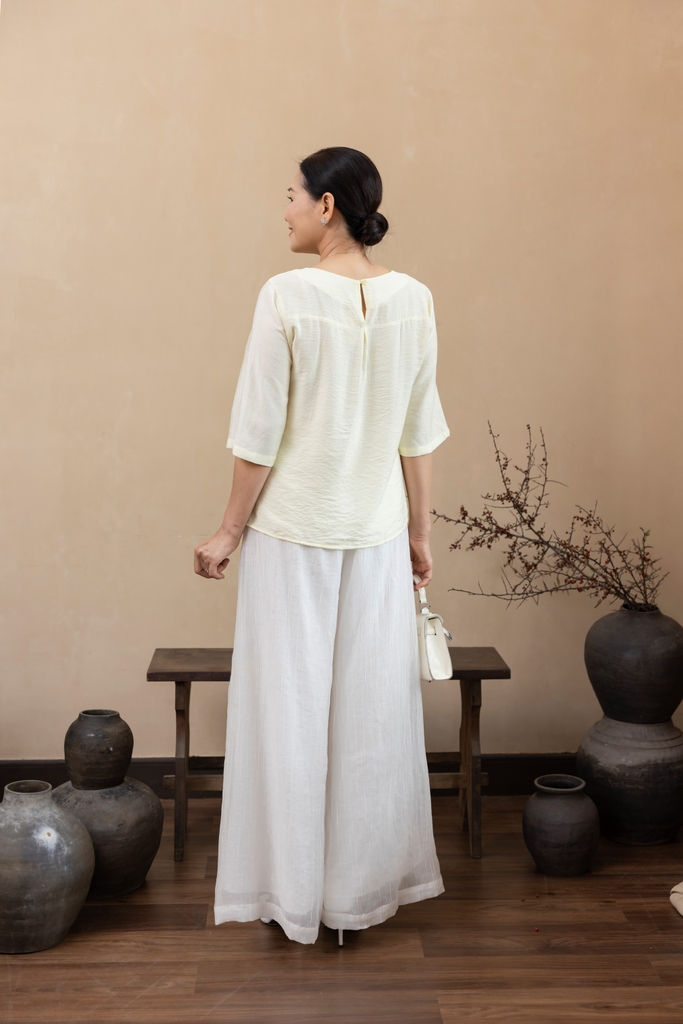 M Collection | Áo Kiểu Trung Niên Tặng Mẹ Phom Suông Lớp Ngoài Vạt Xéo Thêu Kết Hợp Đính Hoa 3D Chất Liệu Lụa Hàn - A12412LW01