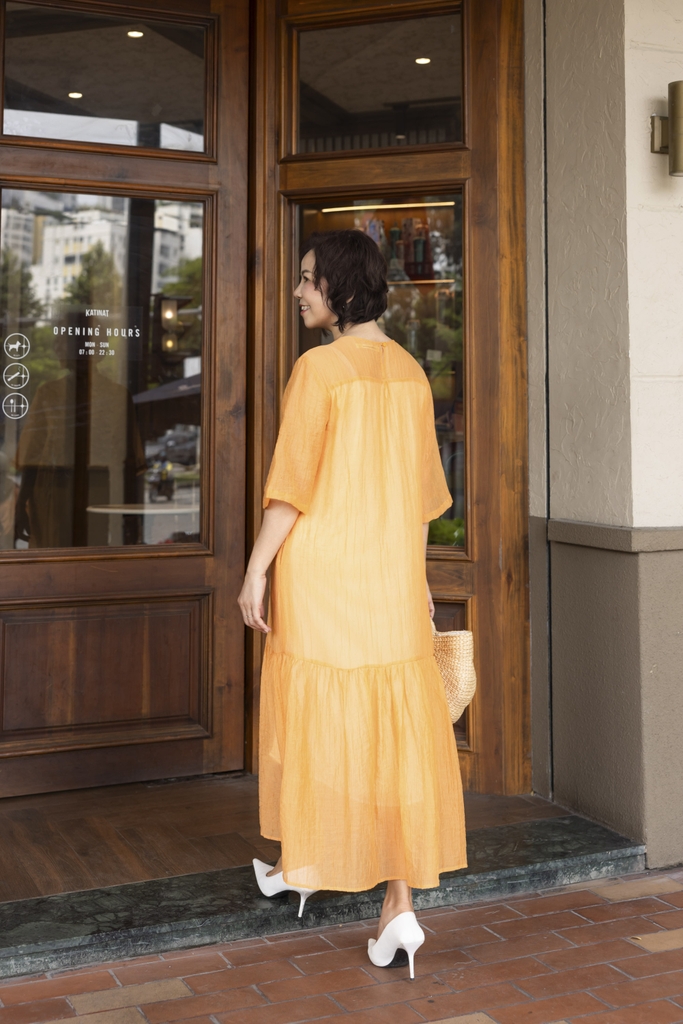 M COLLECTION | Váy Đầm Maxi Nữ Trung Niên Tặng Mẹ Tơ Xốp Đuôi Cá Thêu Hoa Hè Du Lịch Tay Lỡ D12759LW01