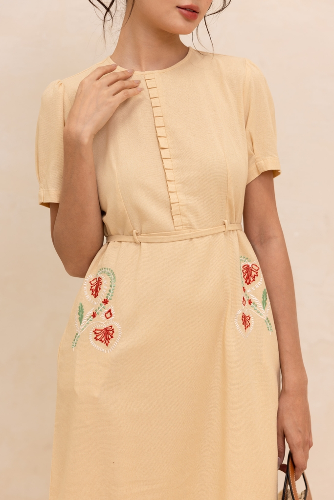 Đầm Linen Trơn Thêu Tay Phồng Cột Dây Swanlake- D12372LW01