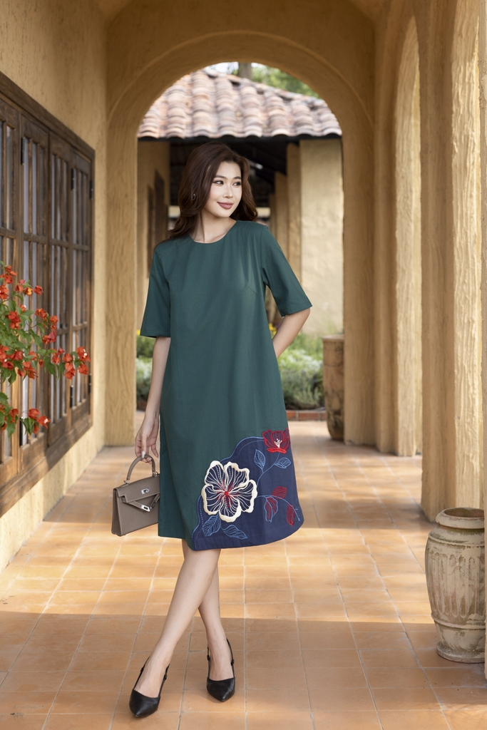 SWANLAKE | Váy Đầm Midi Nữ Phom Suông Cổ Tròn Tay Ngắn Thêu Hoa Chất Vải Linen Dạo Phố D13187LW01