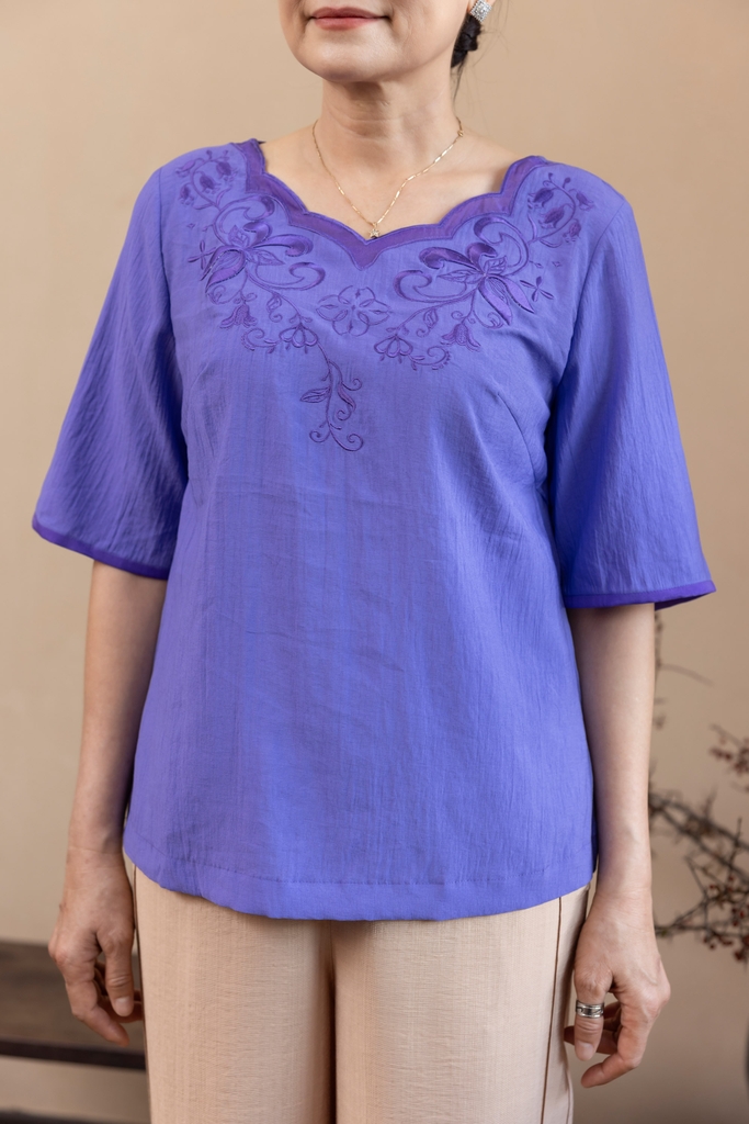 M Collection | Áo Kiểu Trung Niên Tặng Mẹ Cổ V Thêu Tiệp Đối Xứng Chất Liệu Tơ Cát - A12328LW01