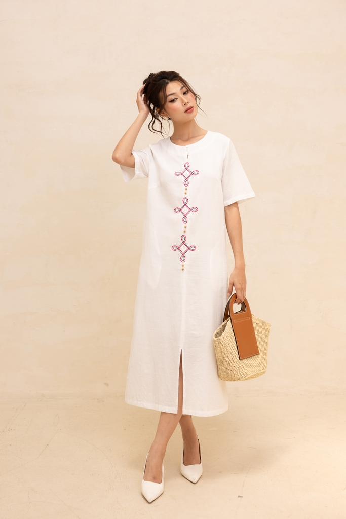 Đầm Nữ Công Sở Phom Suông Linen Suông Thêu Hoa Swanlake - D12418LW01
